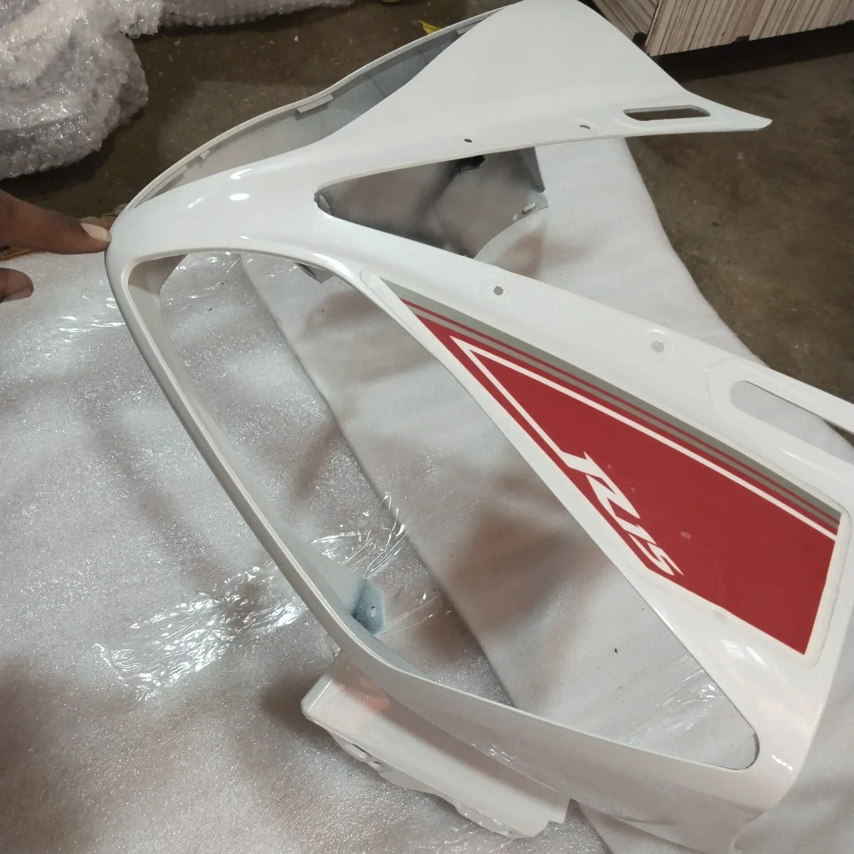 R15 HEAD LIGHT VISOR WHITE/RED 2