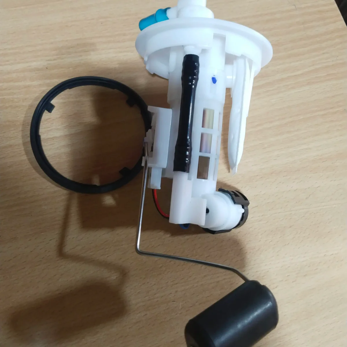R15 V1. FUEL PUMP ASSEMBLY 2