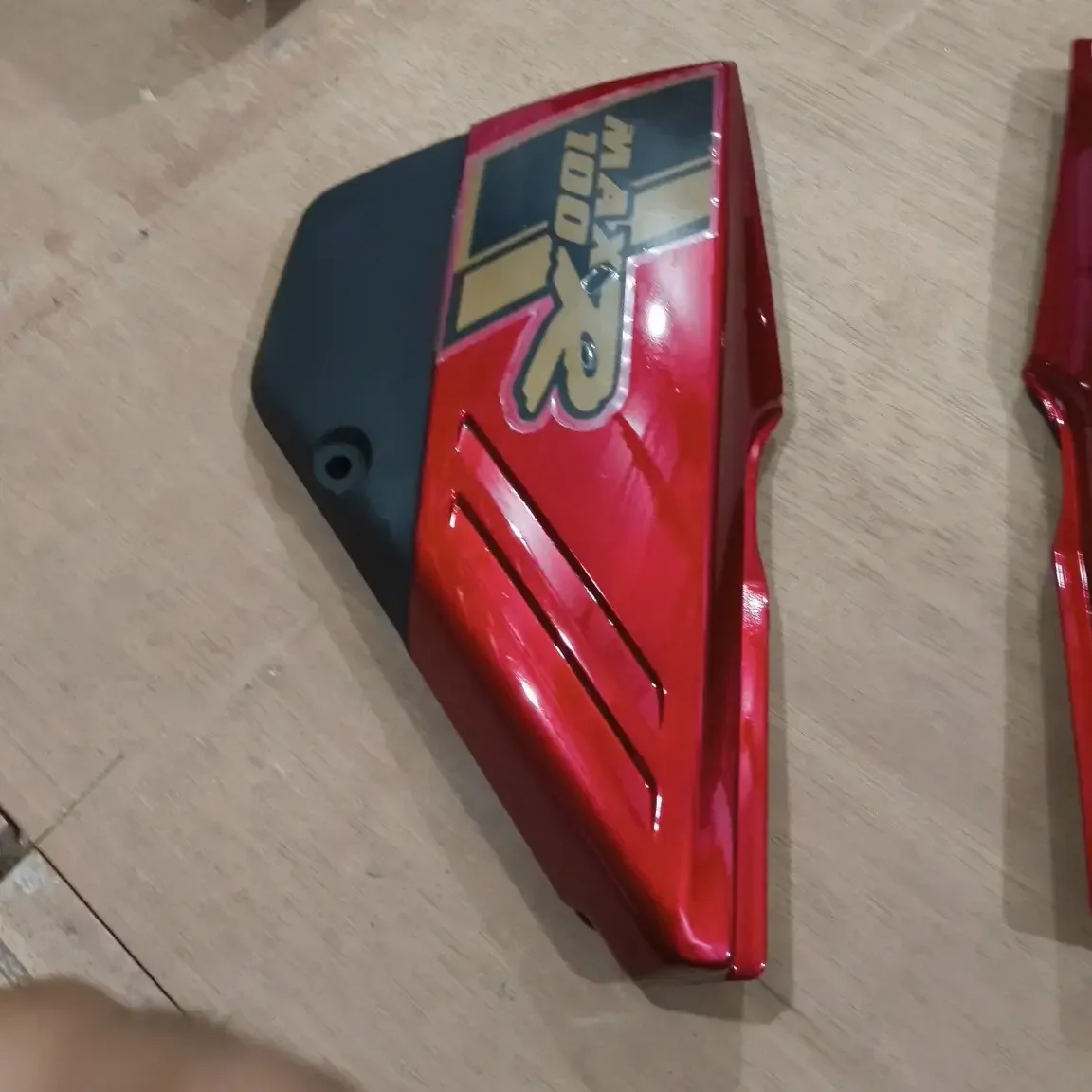 SUZUKI OLD SIDE DOOR RED 2