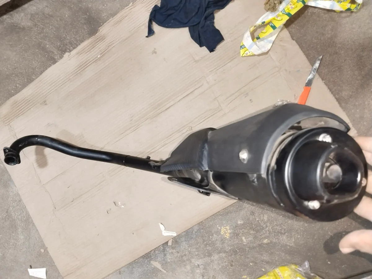 R15 V2 SILENCER ASSY 2