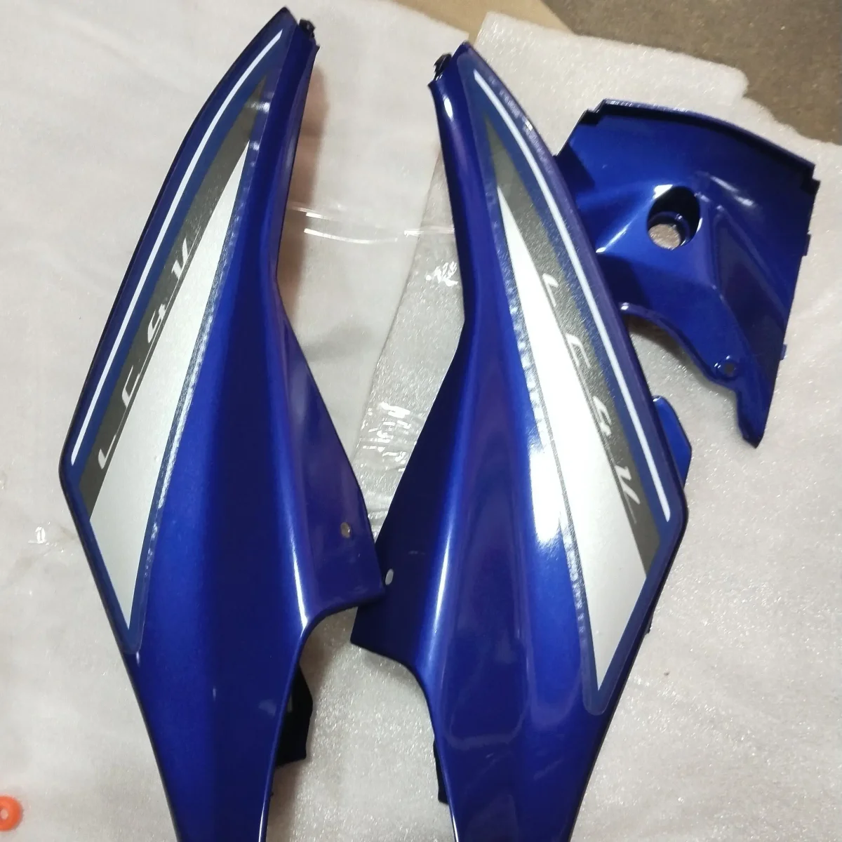 R15 V2 TAIL PANEL BLUE 2