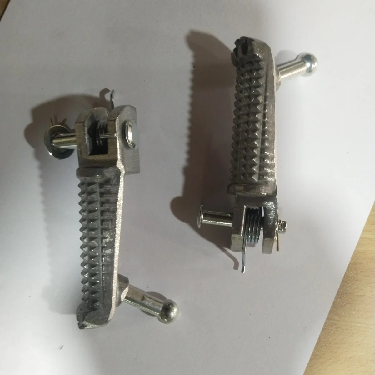 R15 FRONT FOOTREST LH. RH