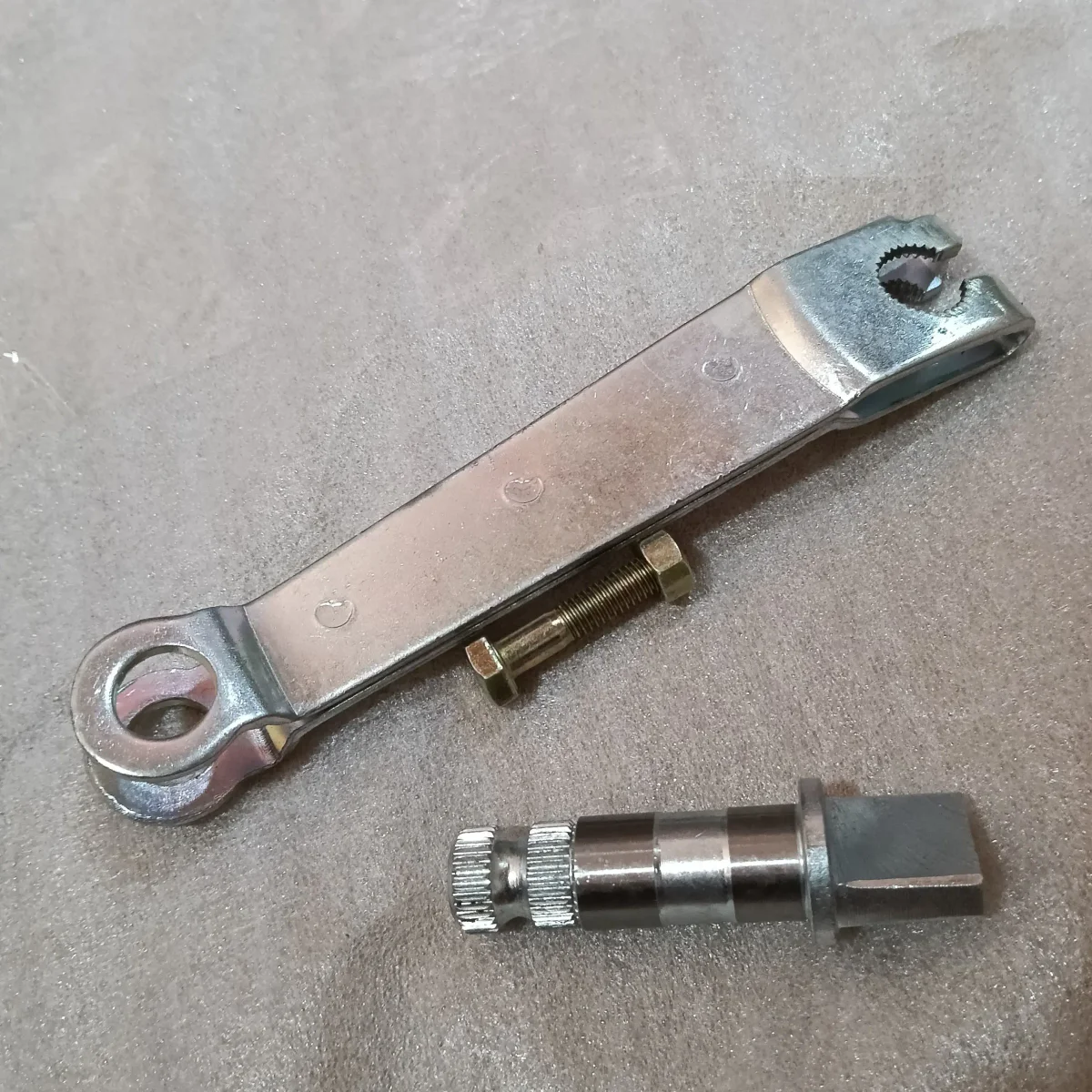 REAR BRAKE CAM LEVER SET FZ 2