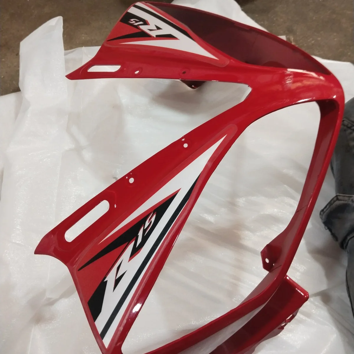 R15 V2 HEAD LIGHT VISOR SPORT/RED 2