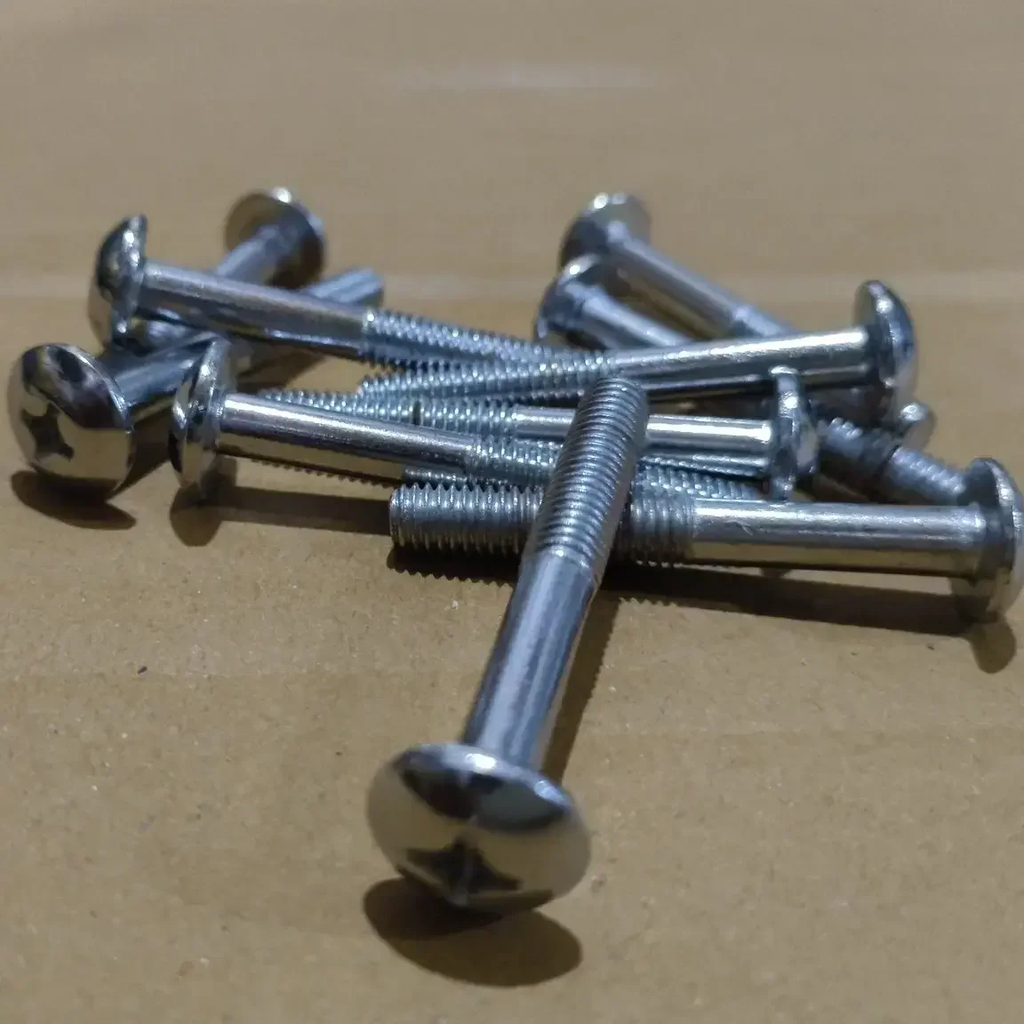 SUZUKI SIDE PANEL SCREW C.P 2