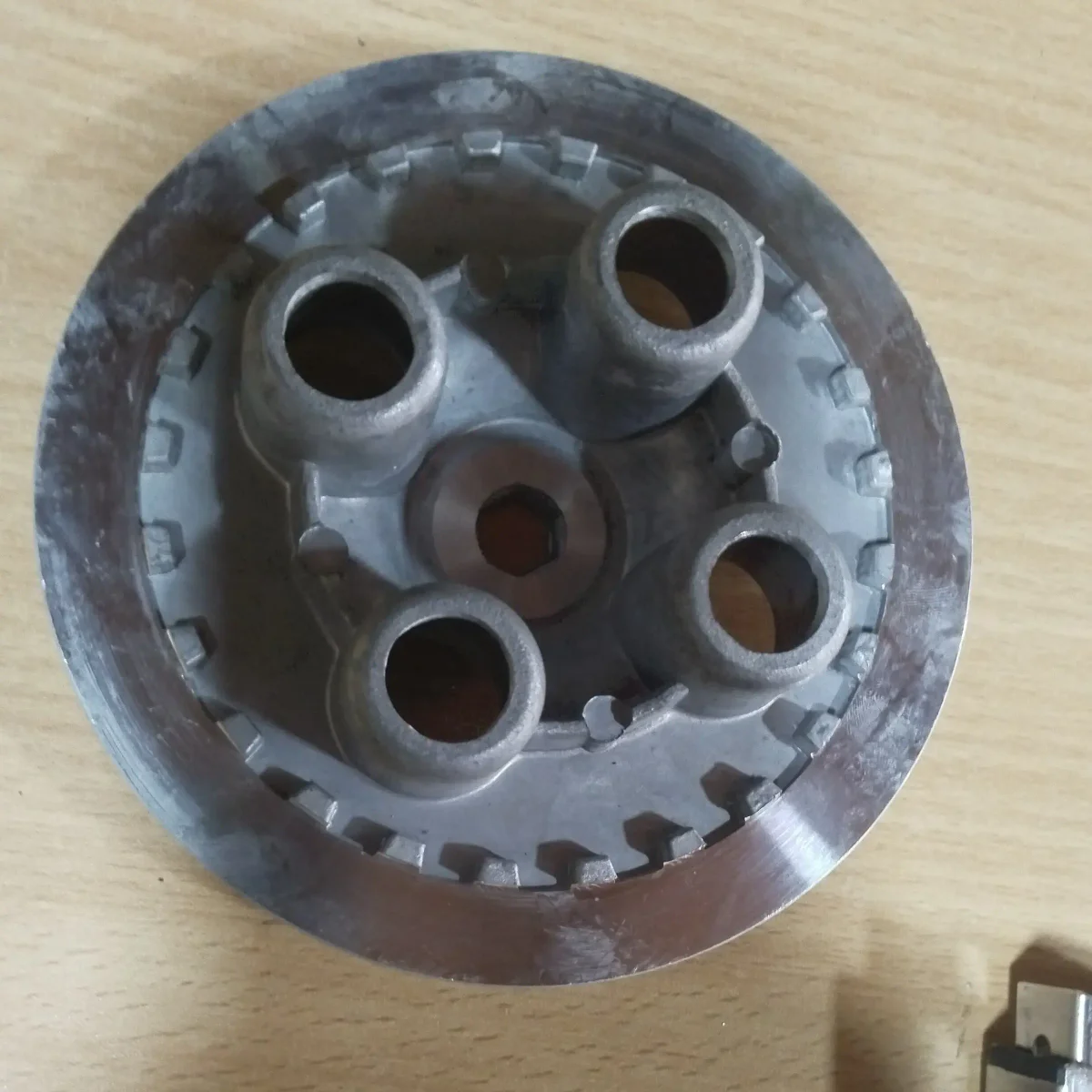 R15v1  clutch pressure plate