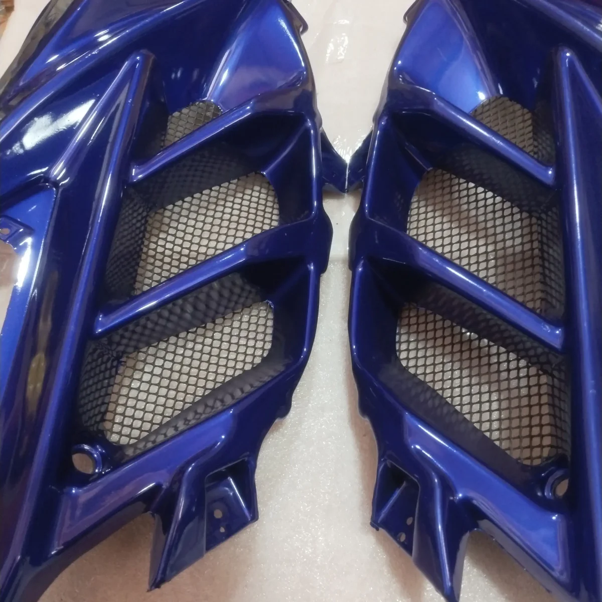 R15 V2 COVER 7&8 BLUE 2