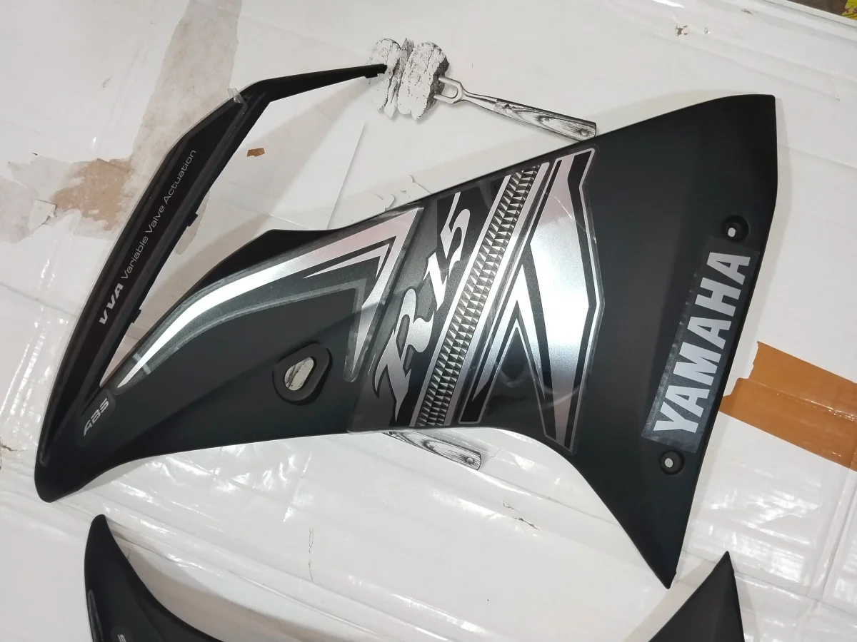 R15 V3 FRONT PANEL MATT BLACK/SILVER 2