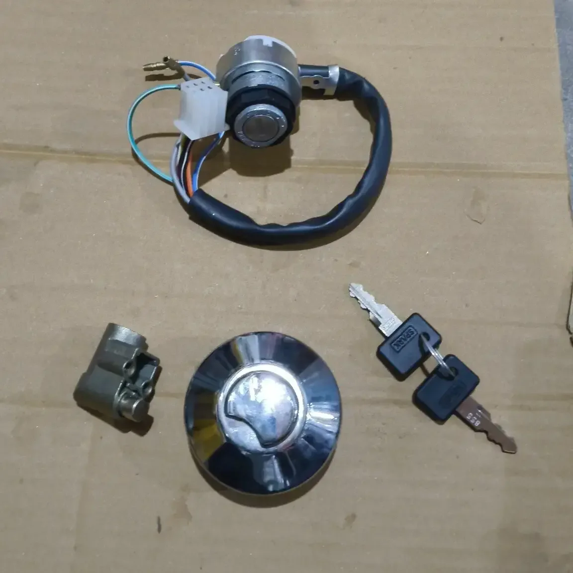 SUZUKI LOCK SET