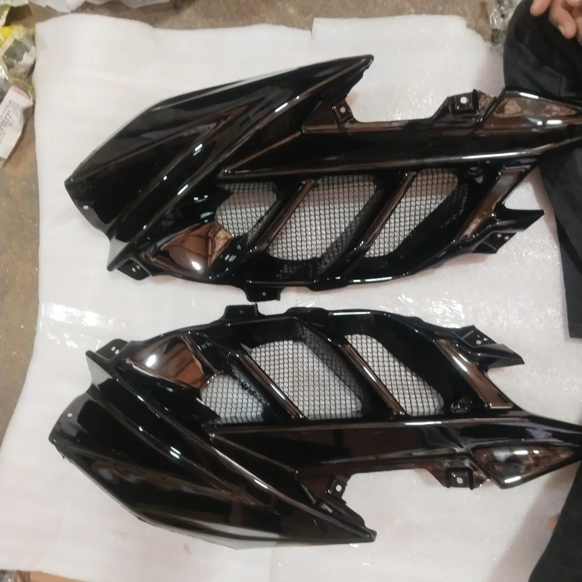 R15 V2 COVER 7&8 BLACK