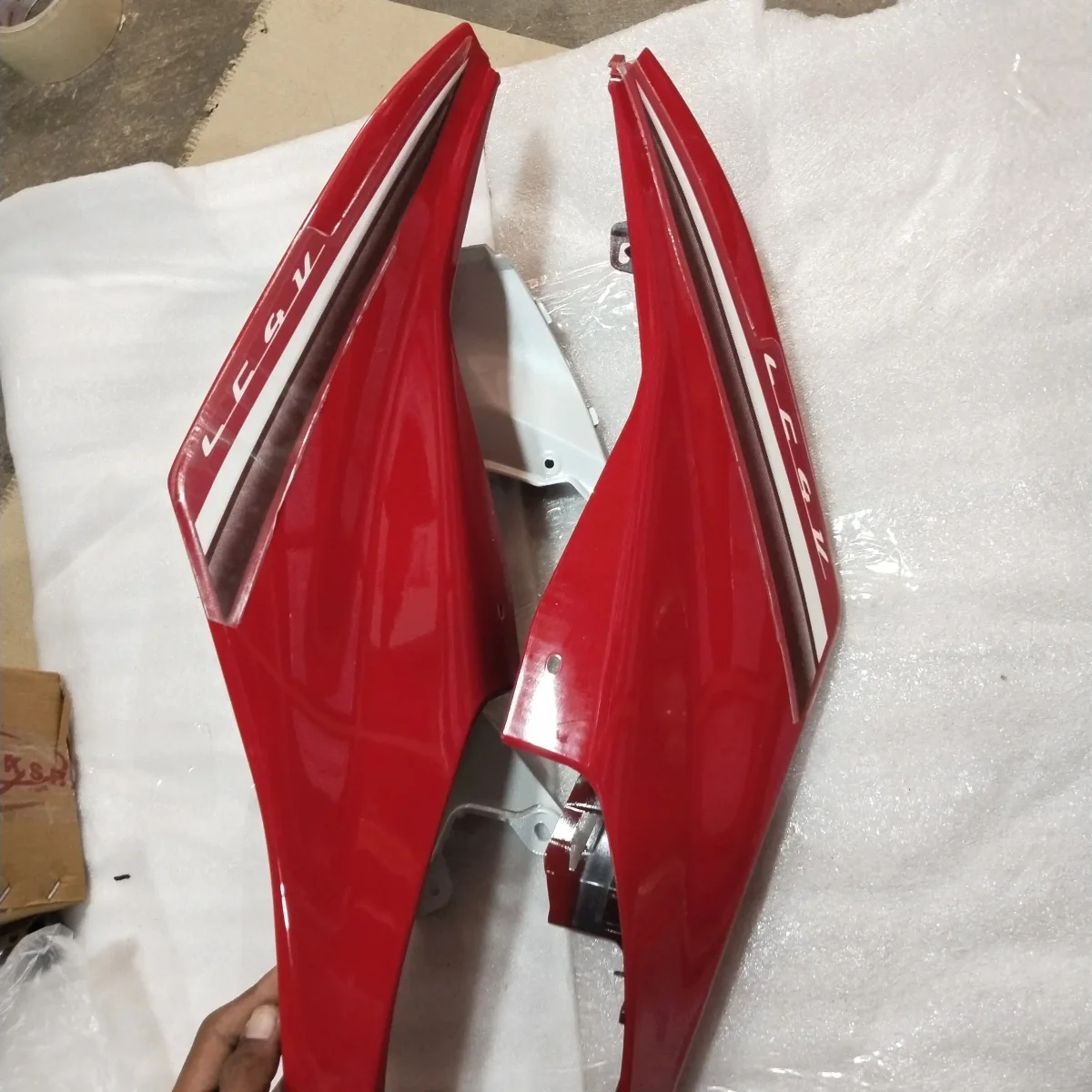 R15 V2 TAIL PANEL SPORT RED 2