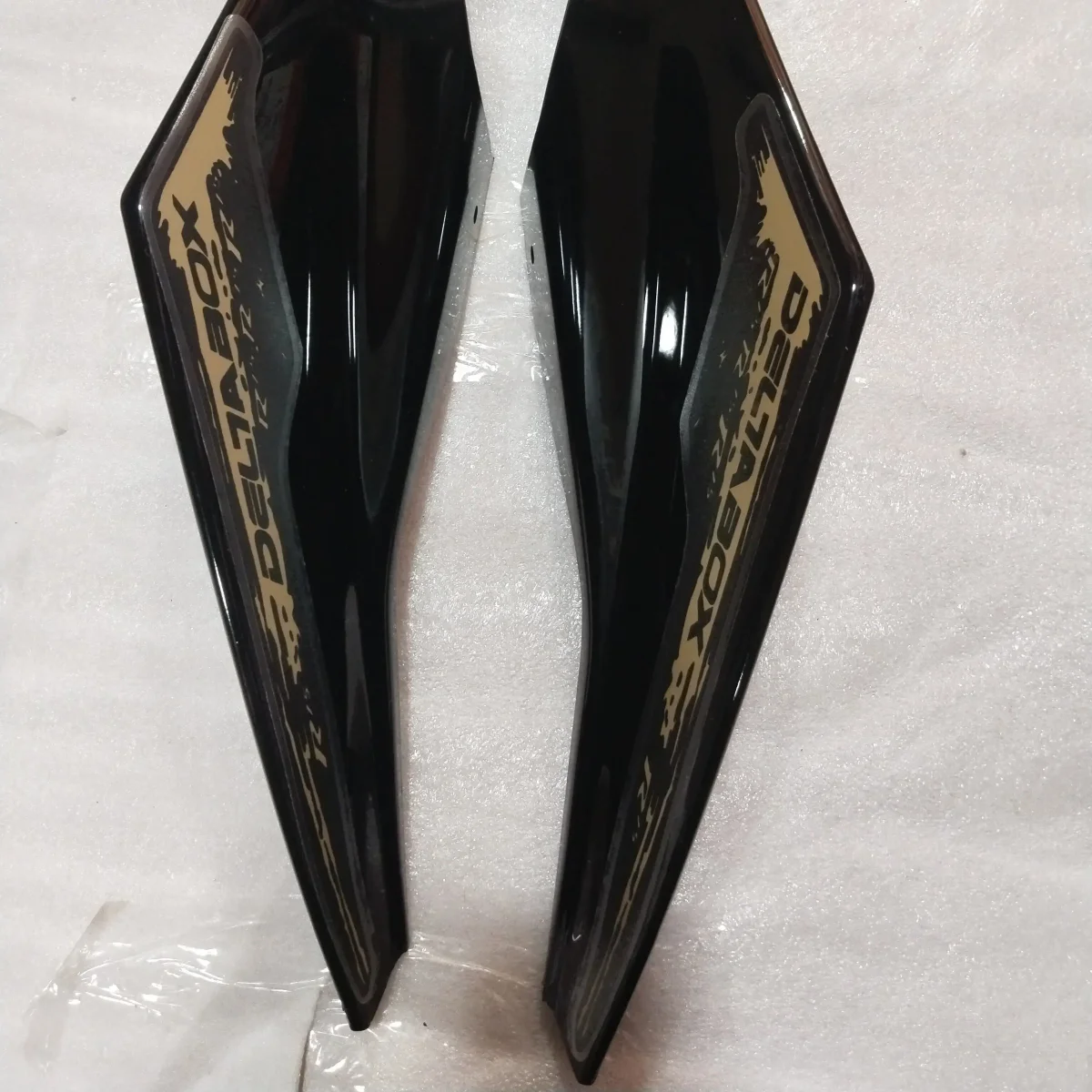 R15 V2 TAIL PANEL BLACK/GOLDEN