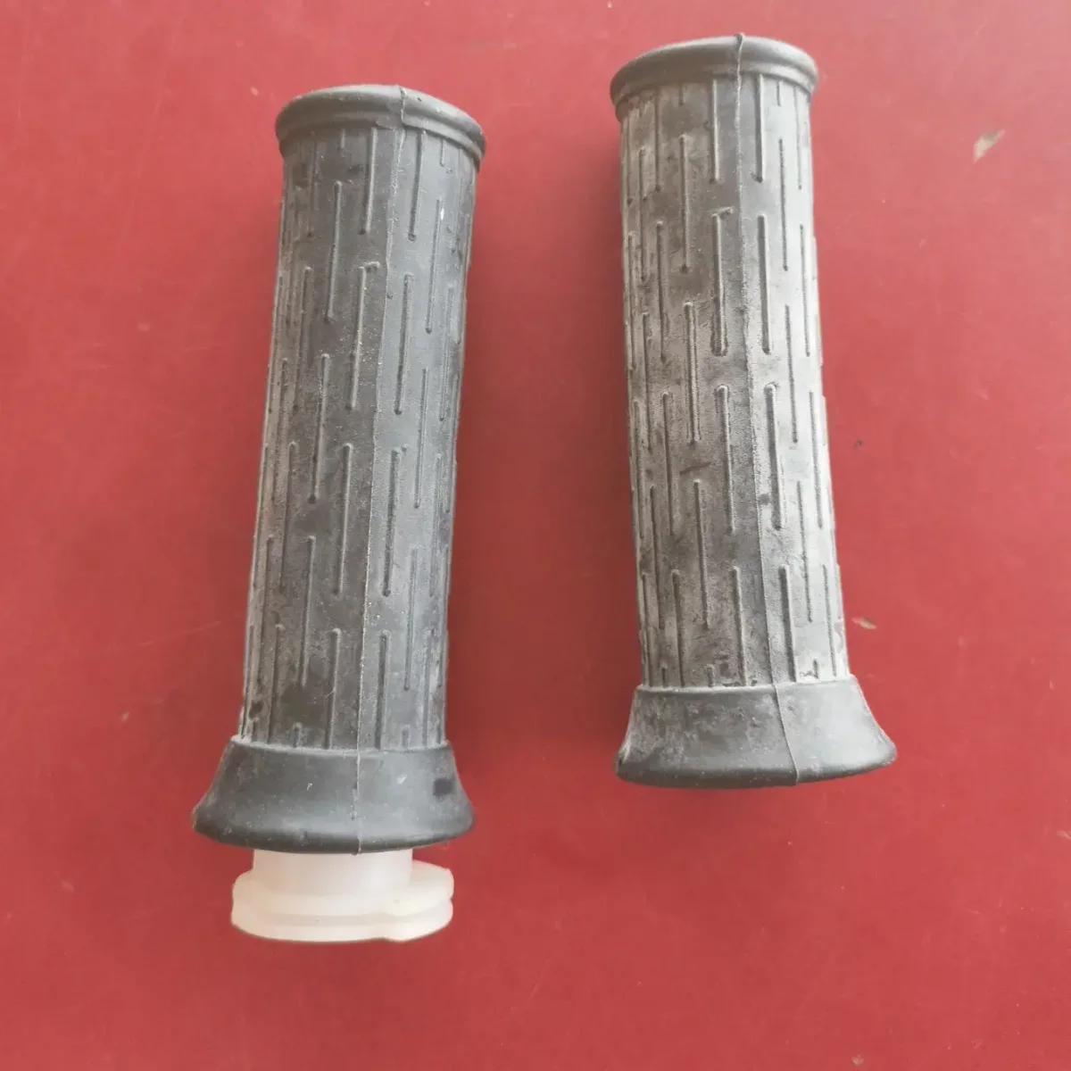 SUZUKI HANDLE GRIP SET