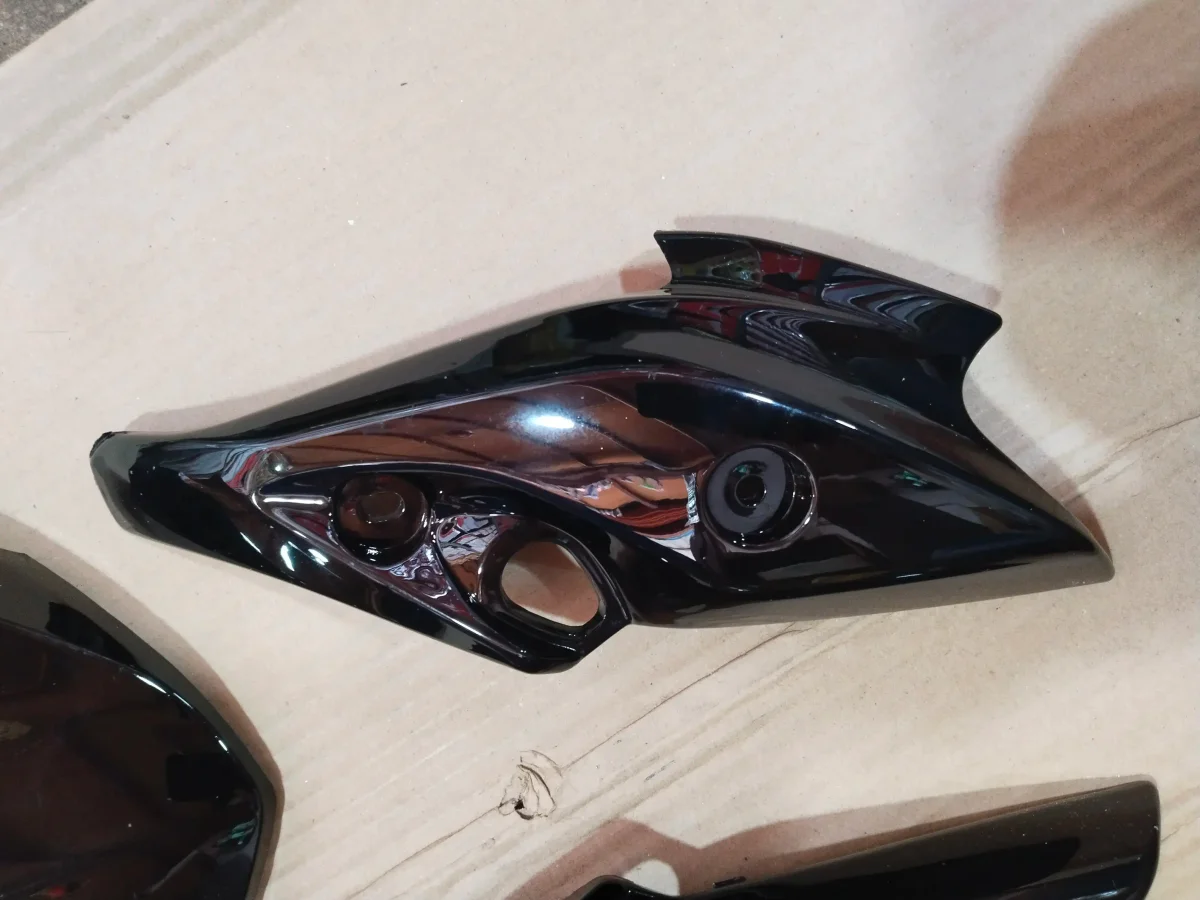 FZS HEAD LIGHT VISOR GLOSSY BLACK 2