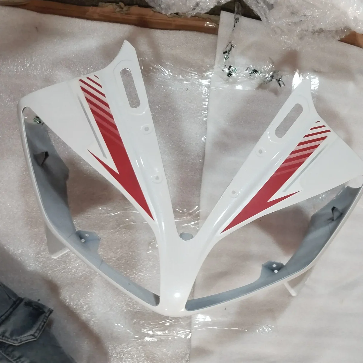 R15 V2 HEAD LIGHT VISOR WHITE/RED