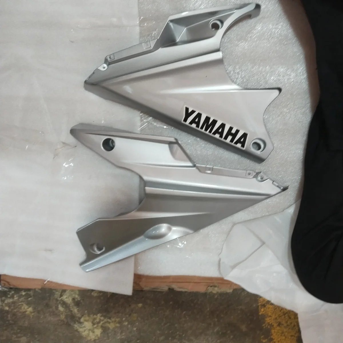 R15 V1 V2 ENGINE GUARD SILVER