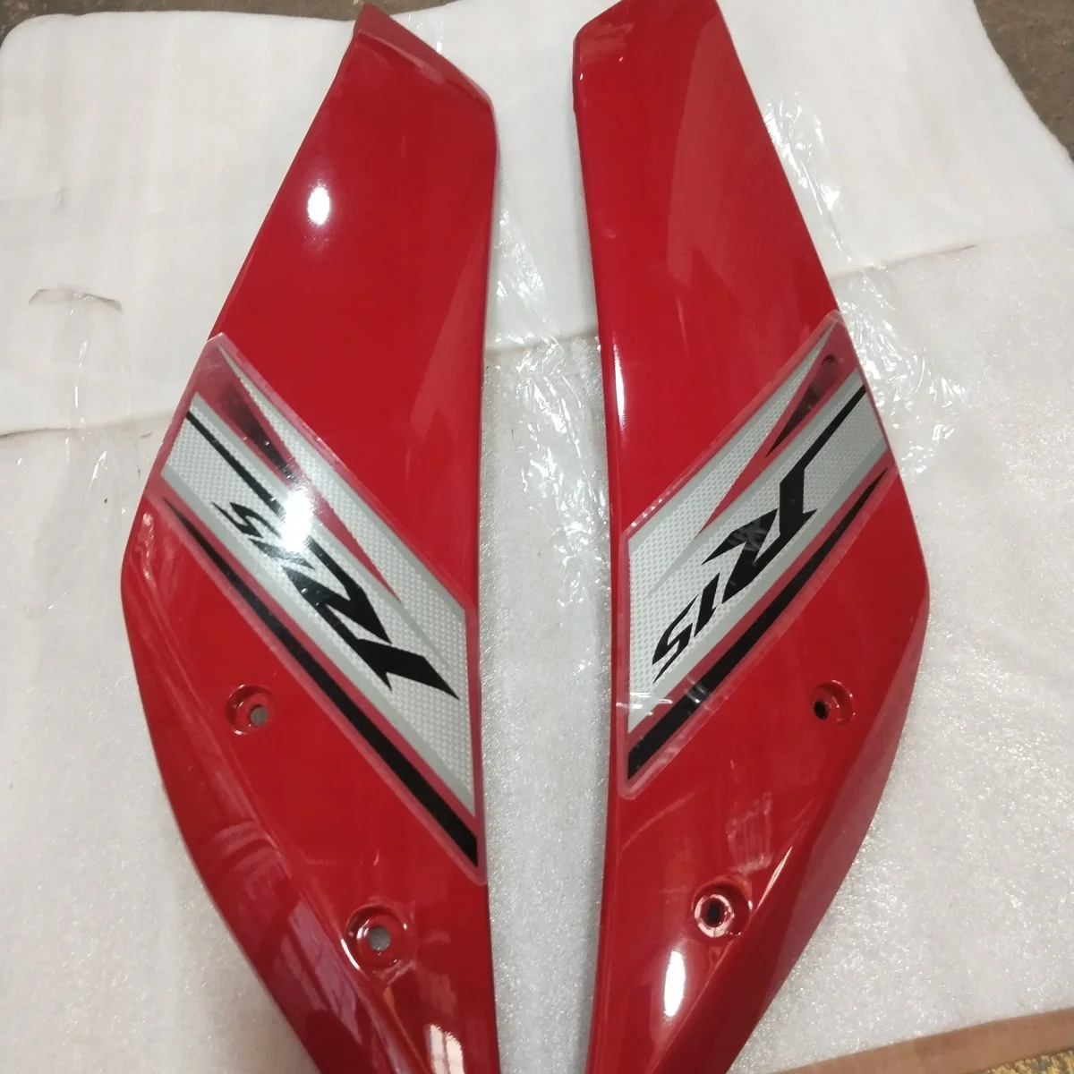R15 V2 PANEL 1&2 SPORT/RED 2