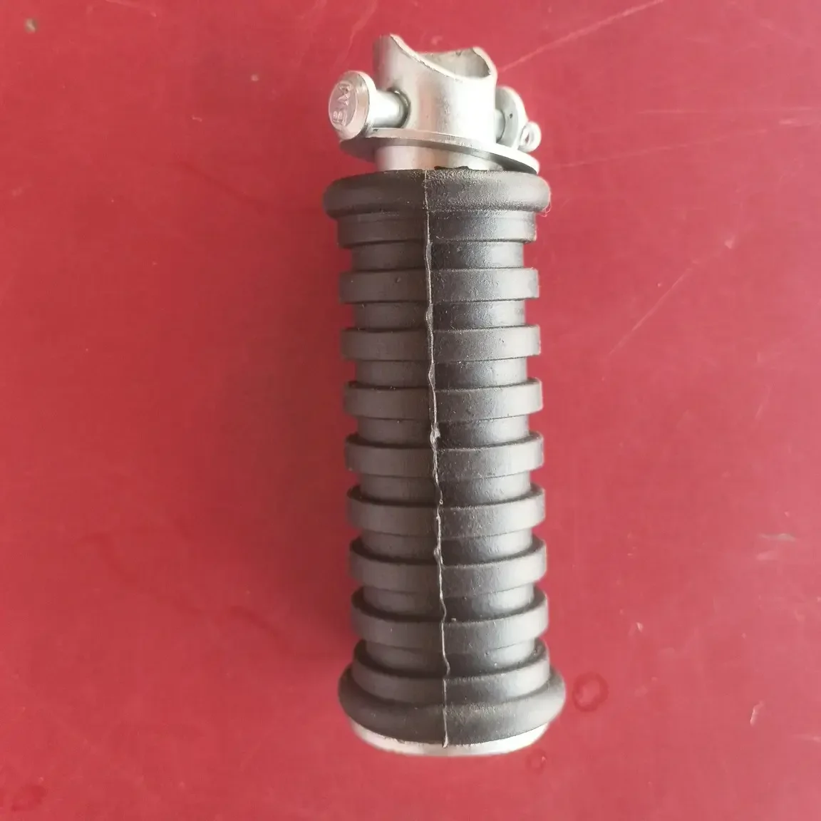 SUZUKI REAR FOOT REST ASSEMBLY