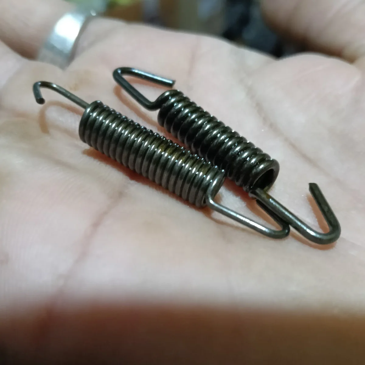 BRAKE SHOE SPRING RAY FASCINO 2