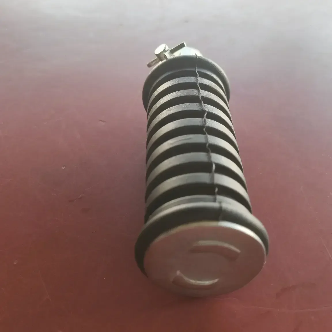 SUZUKI REAR FOOT REST ASSEMBLY 2