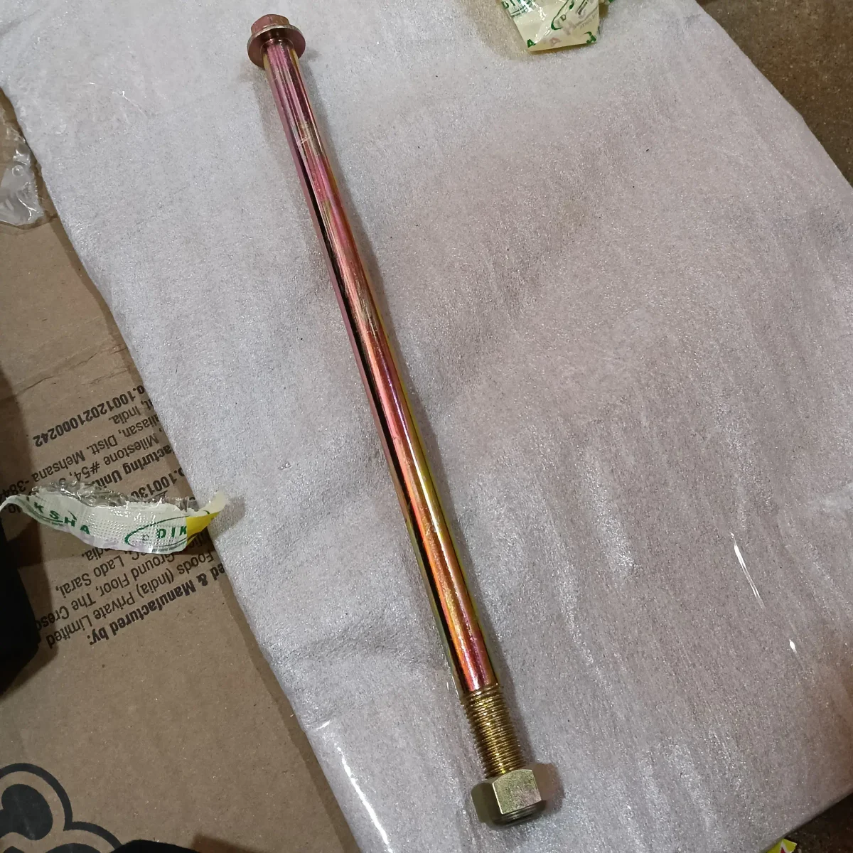 REAR AXLE W/NUT FZ