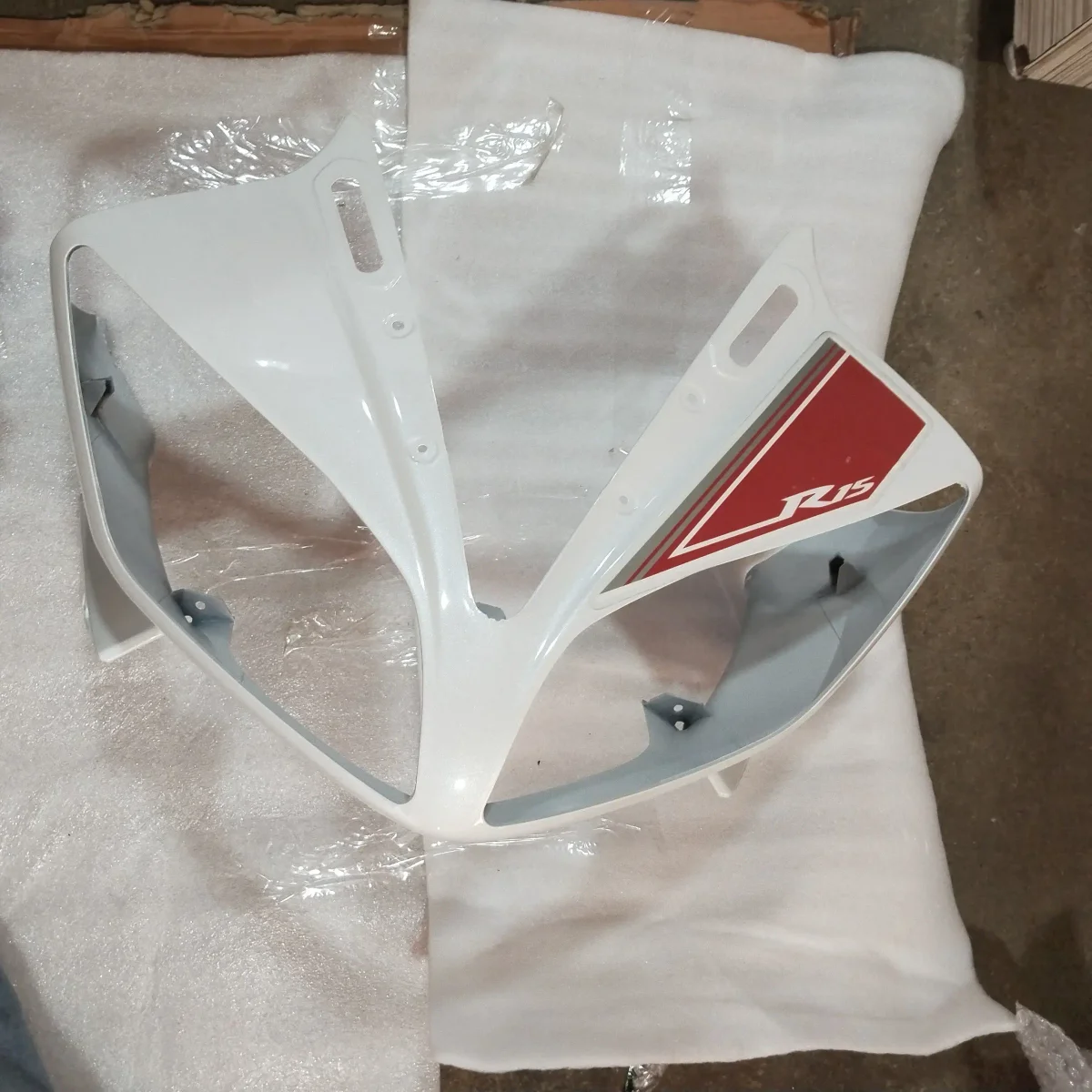 R15 HEAD LIGHT VISOR WHITE/RED