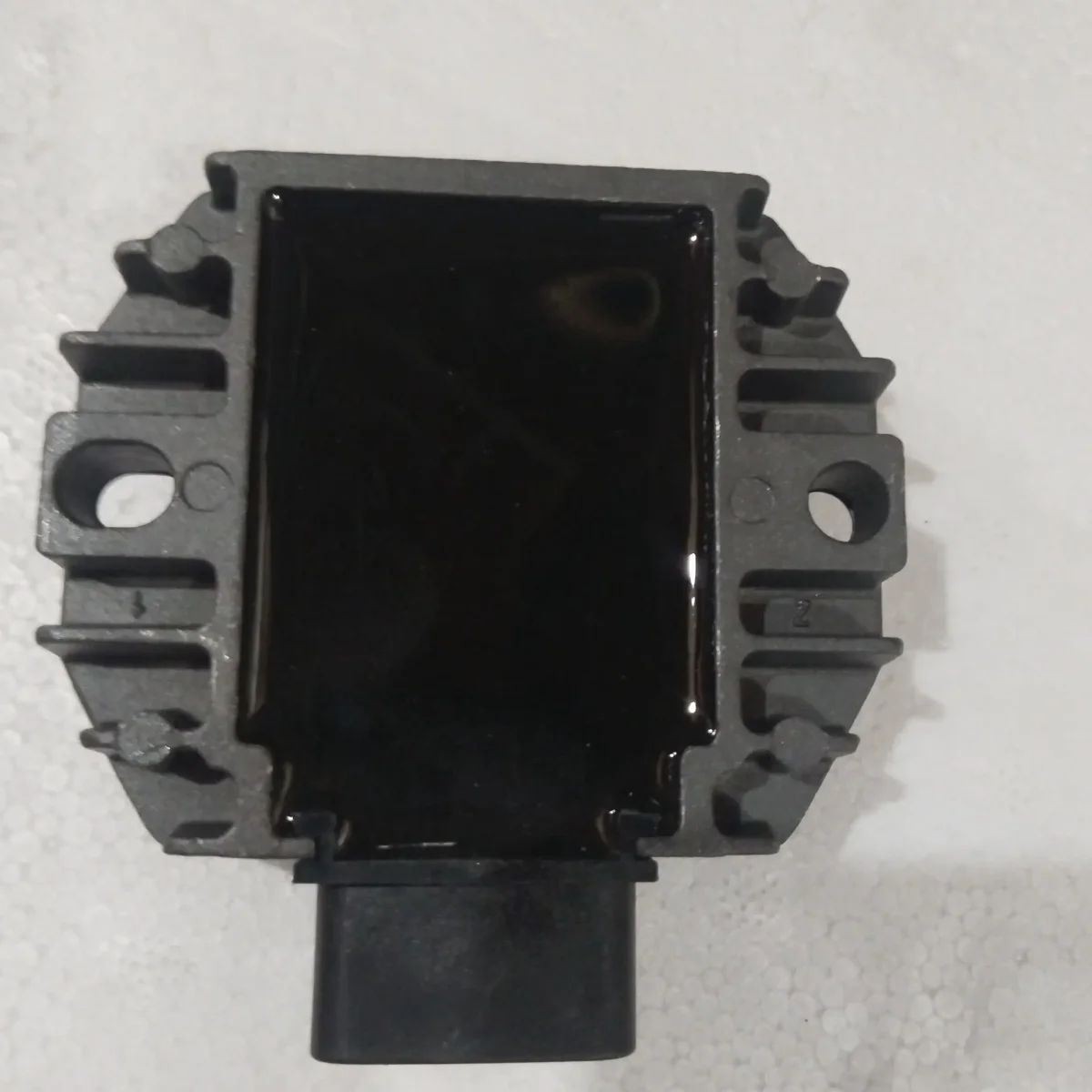 R15 V2 REGULATOR 6 PIN 2