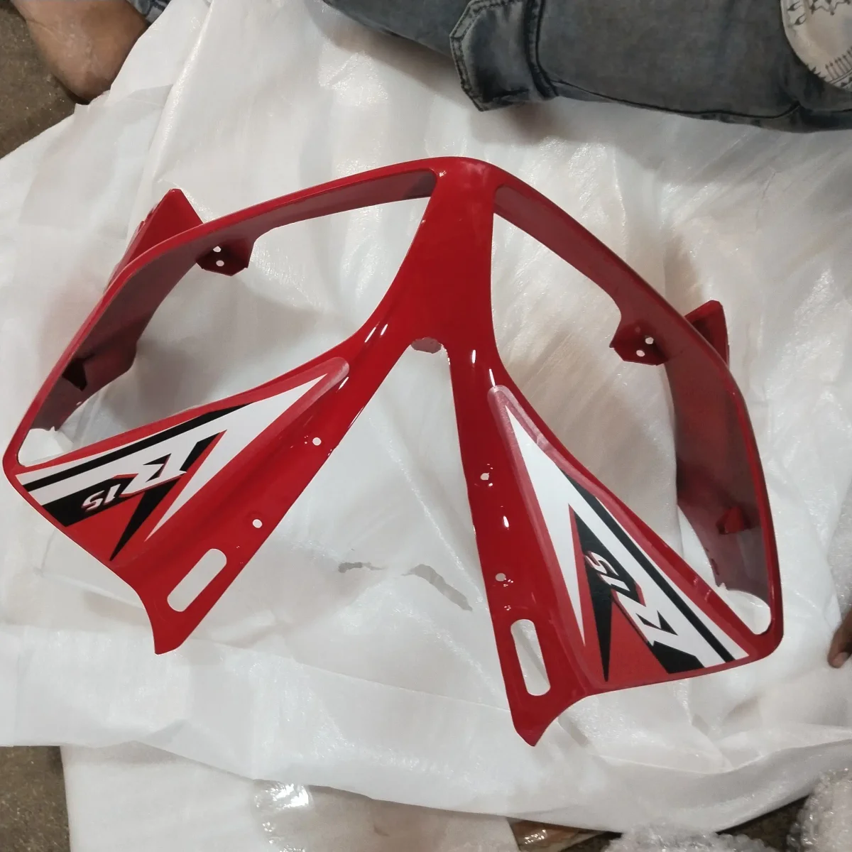 R15 V2 HEAD LIGHT VISOR SPORT/RED
