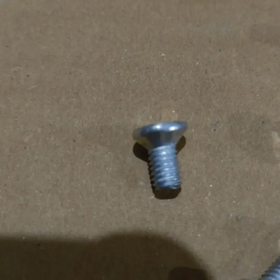 SUZUKI HANDLE LOCK SCREW 2