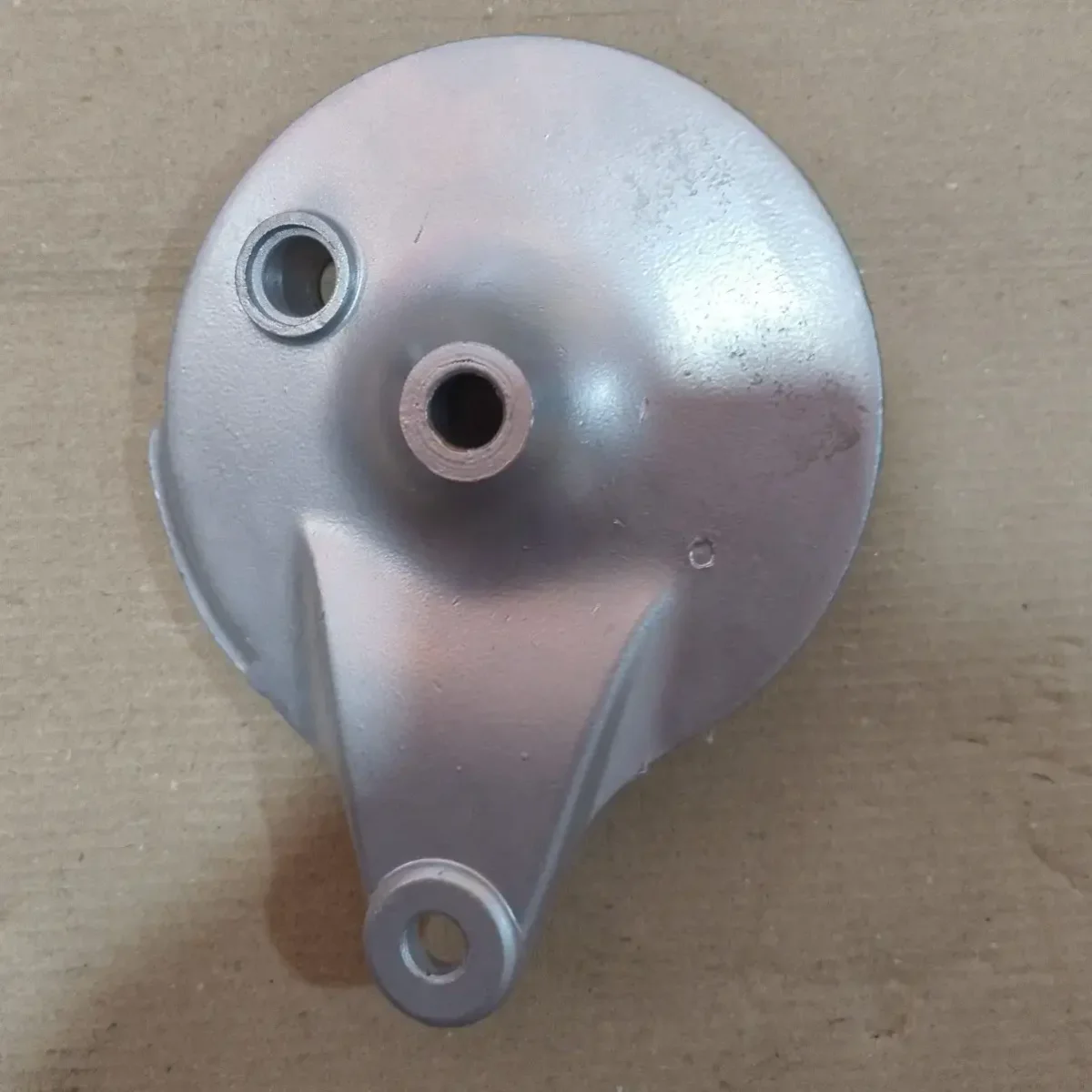 SUZUKI REAR DRUM PLATE