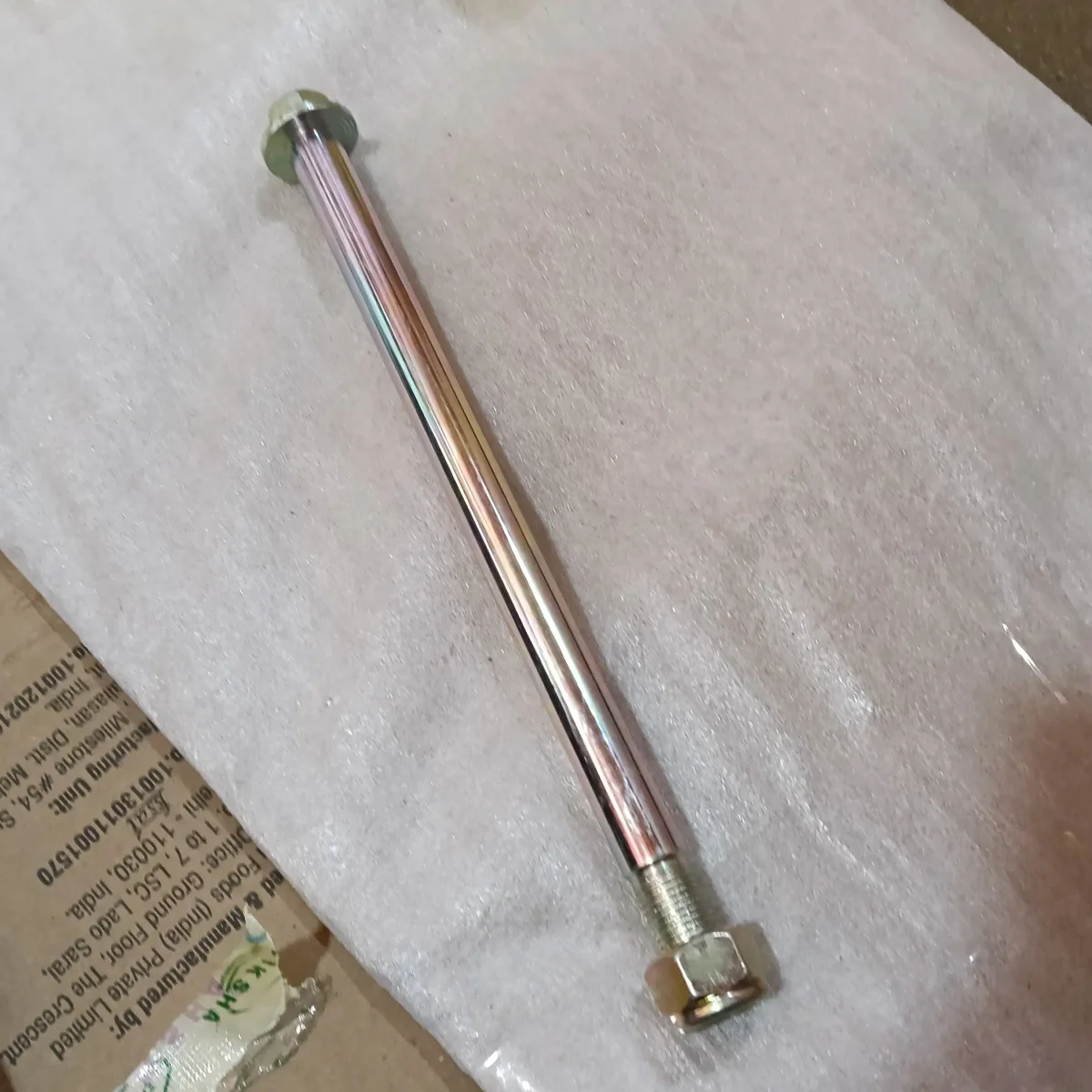 FRONT AXLE W/NUT FZ