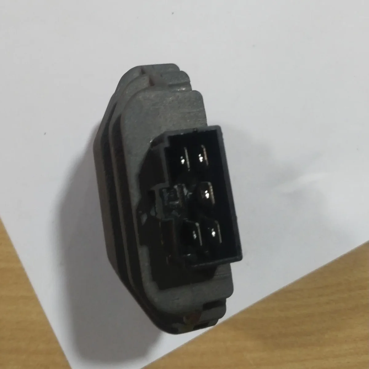 R15. REGULATOR  5 pin 2