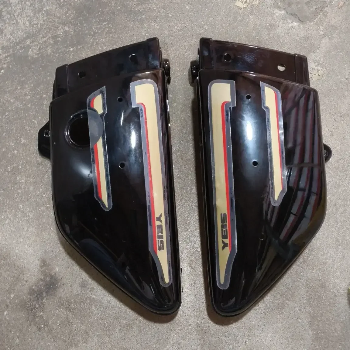 RX 135 SIDE PANEL SET BLACK