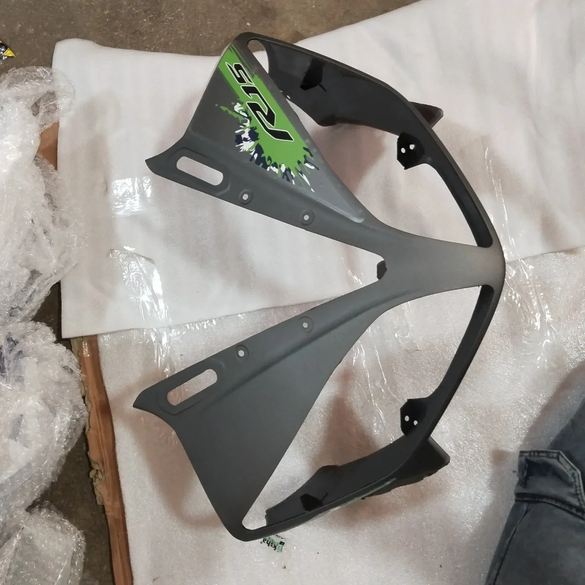 R15 V2 HEAD LIGHT VISOR MATT GREY/GREEN