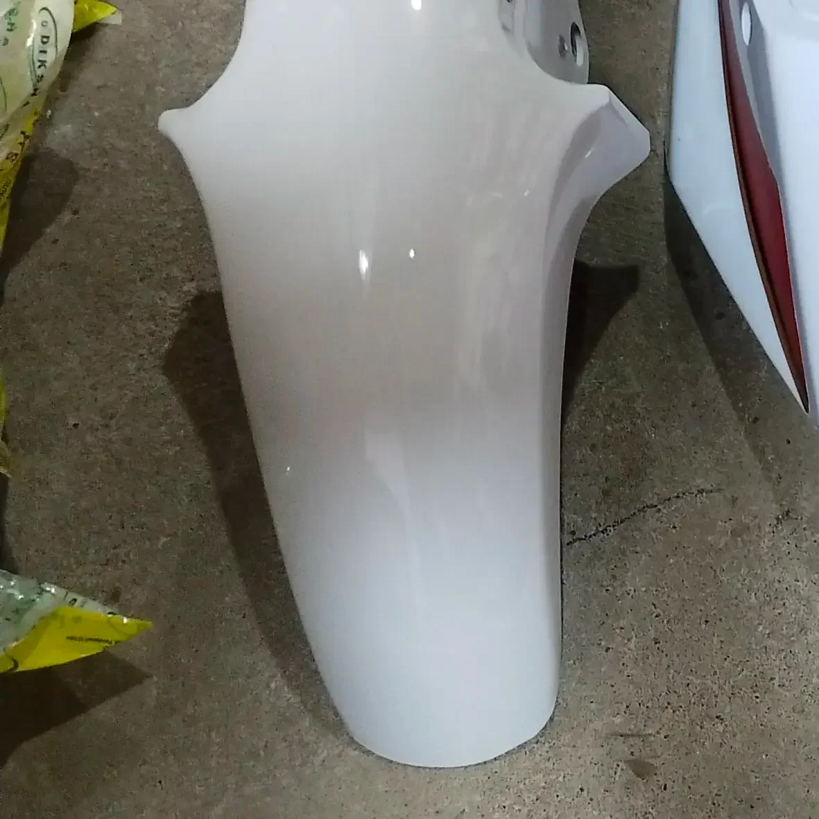 FRONT MUDGUARD (WHITE) (RXZ.656W)