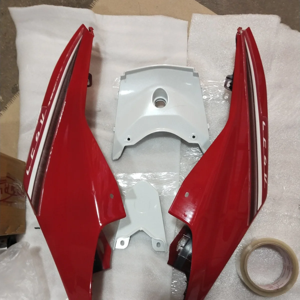 R15 V2 TAIL PANEL SPORT RED
