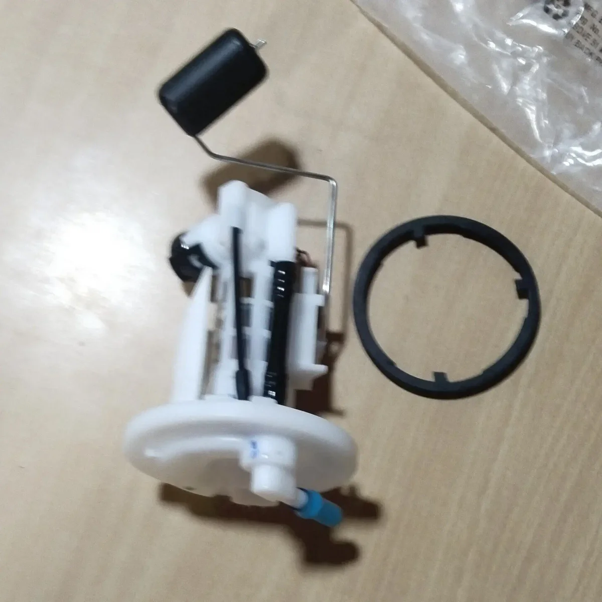R15 V2 FUEL PUMP ASSEMBLY 2