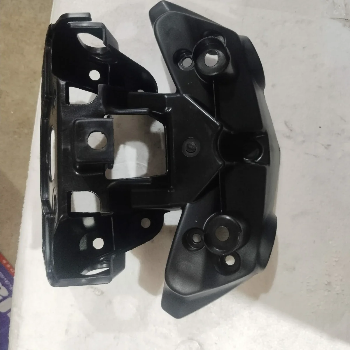 HEAD LIGHT BRAKET MT15 2