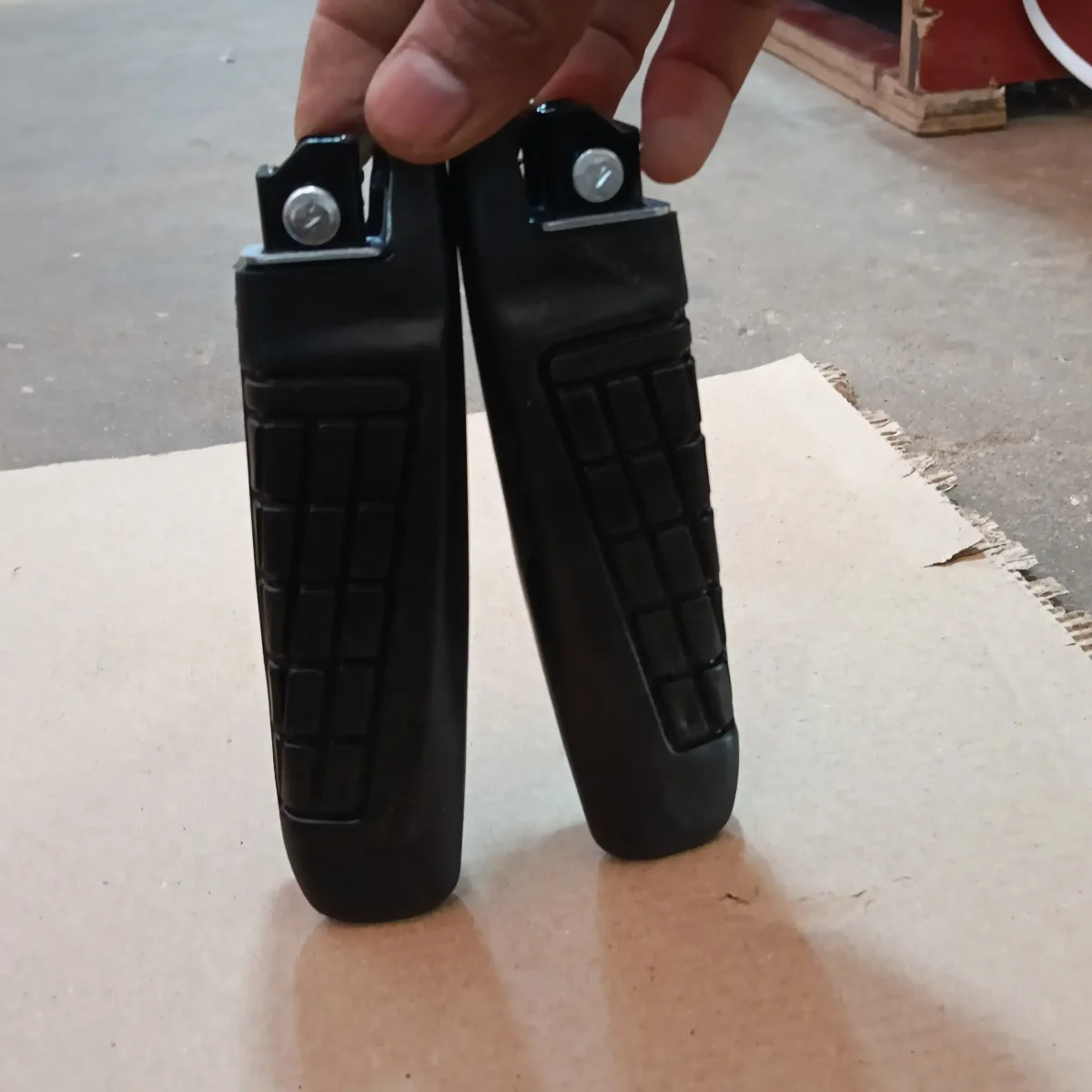 REAR FOOTREST ASSY RAY FASCINO 2