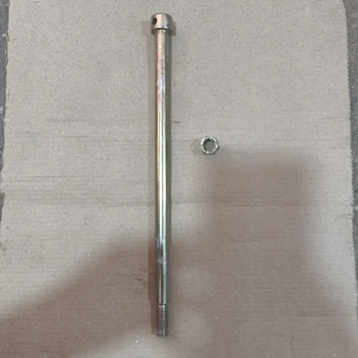 SUZUKI REAR AXLE WITH NUT