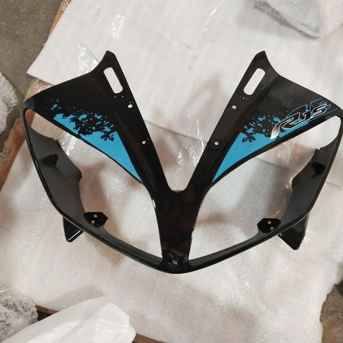 R15 V2 HEAD LIGHT VISOR BLACK/CYAN