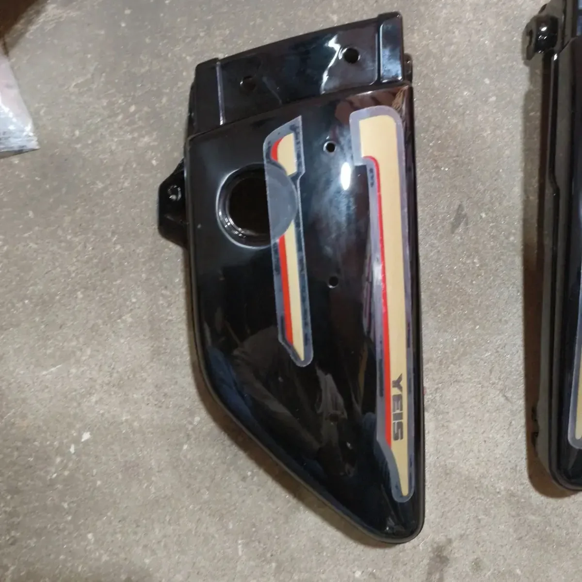 RX 135 SIDE PANEL SET BLACK 2