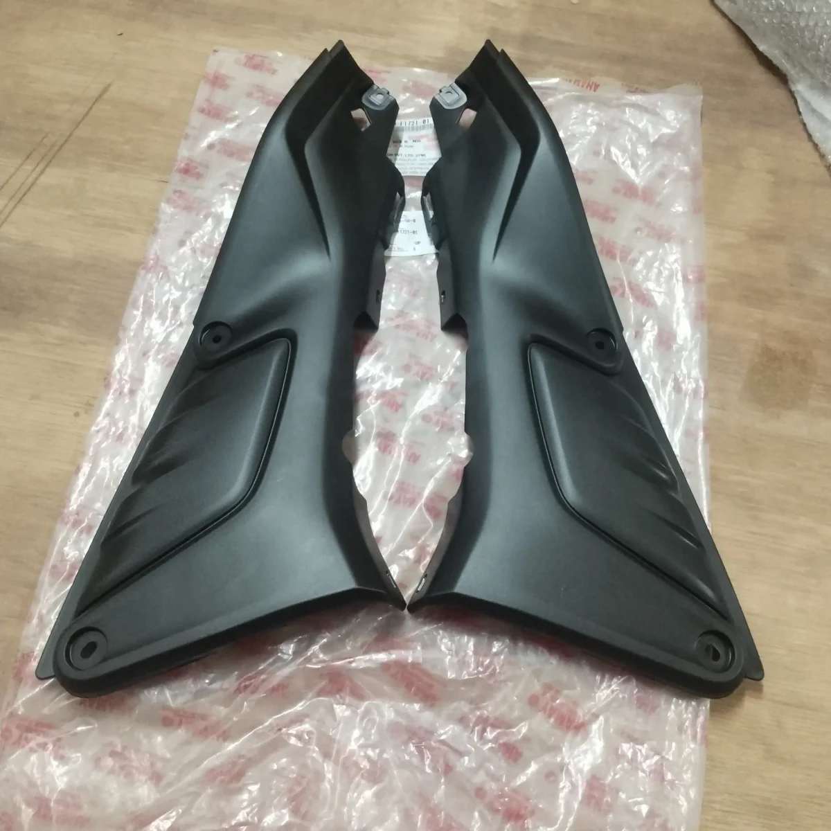 SIDE COVER LEFT AND RIGHT MT15 V1 V2