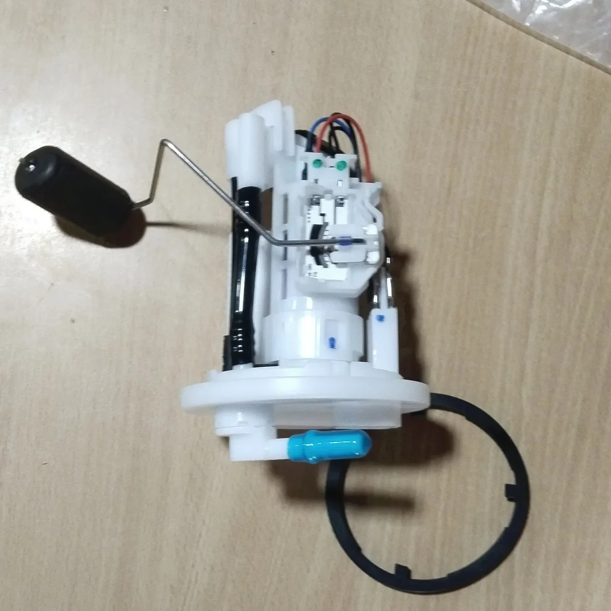 R15 V2 FUEL PUMP ASSEMBLY