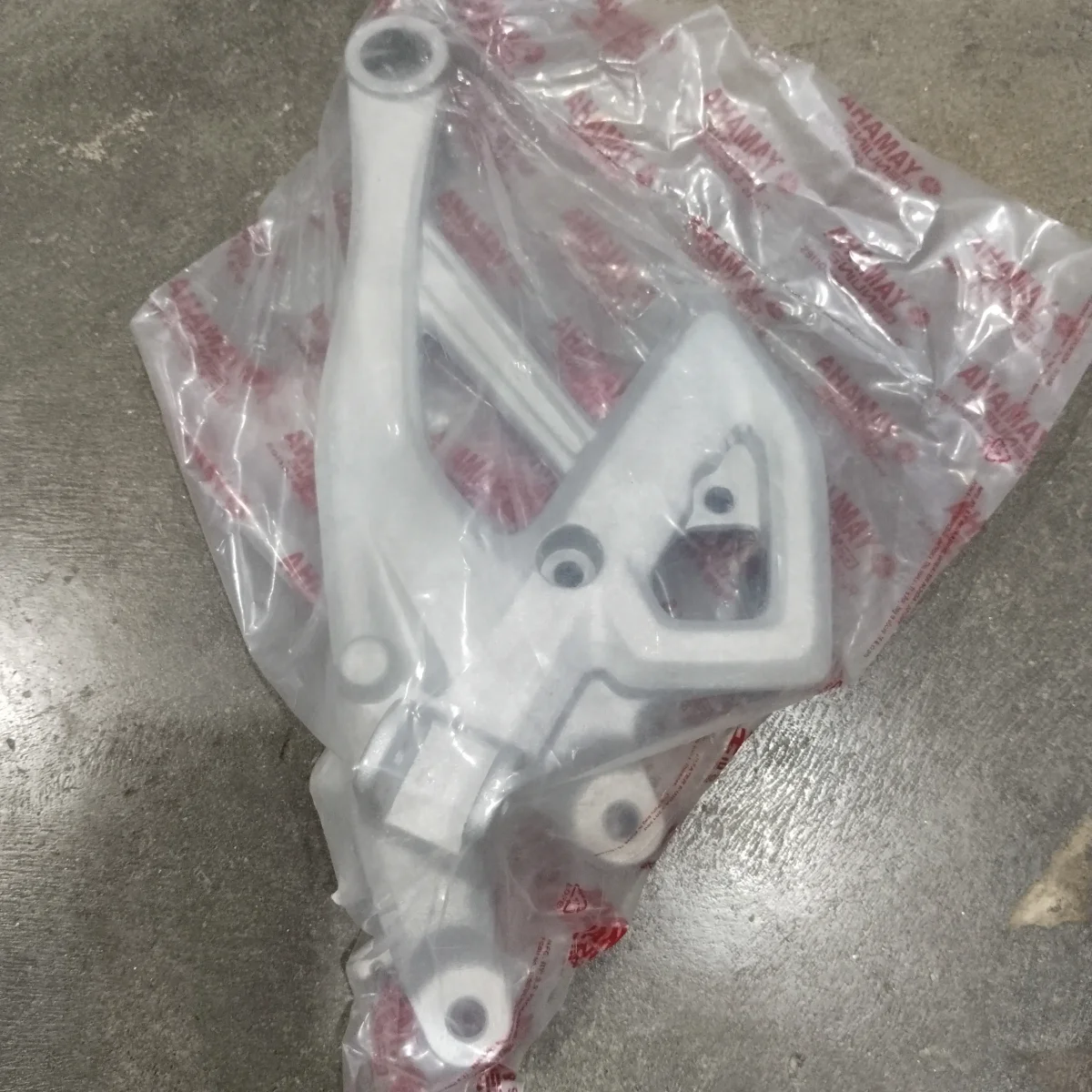 FOOT REST BRAKET RIGHT MT V1 V2