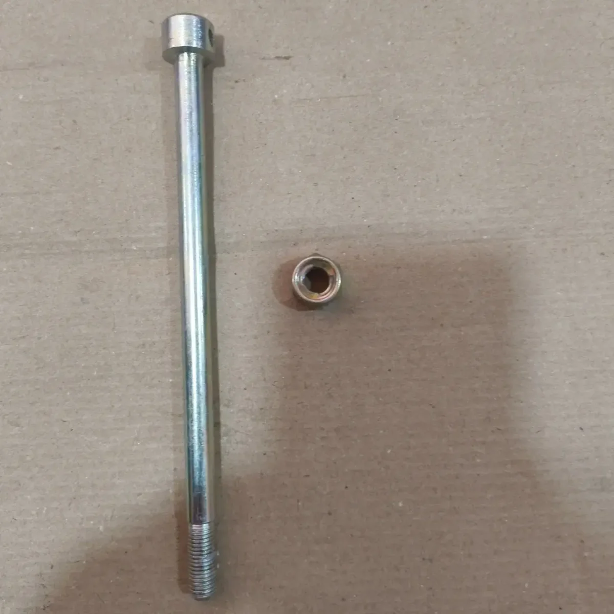 SUZUKI FRONT AXLE WITH NUT