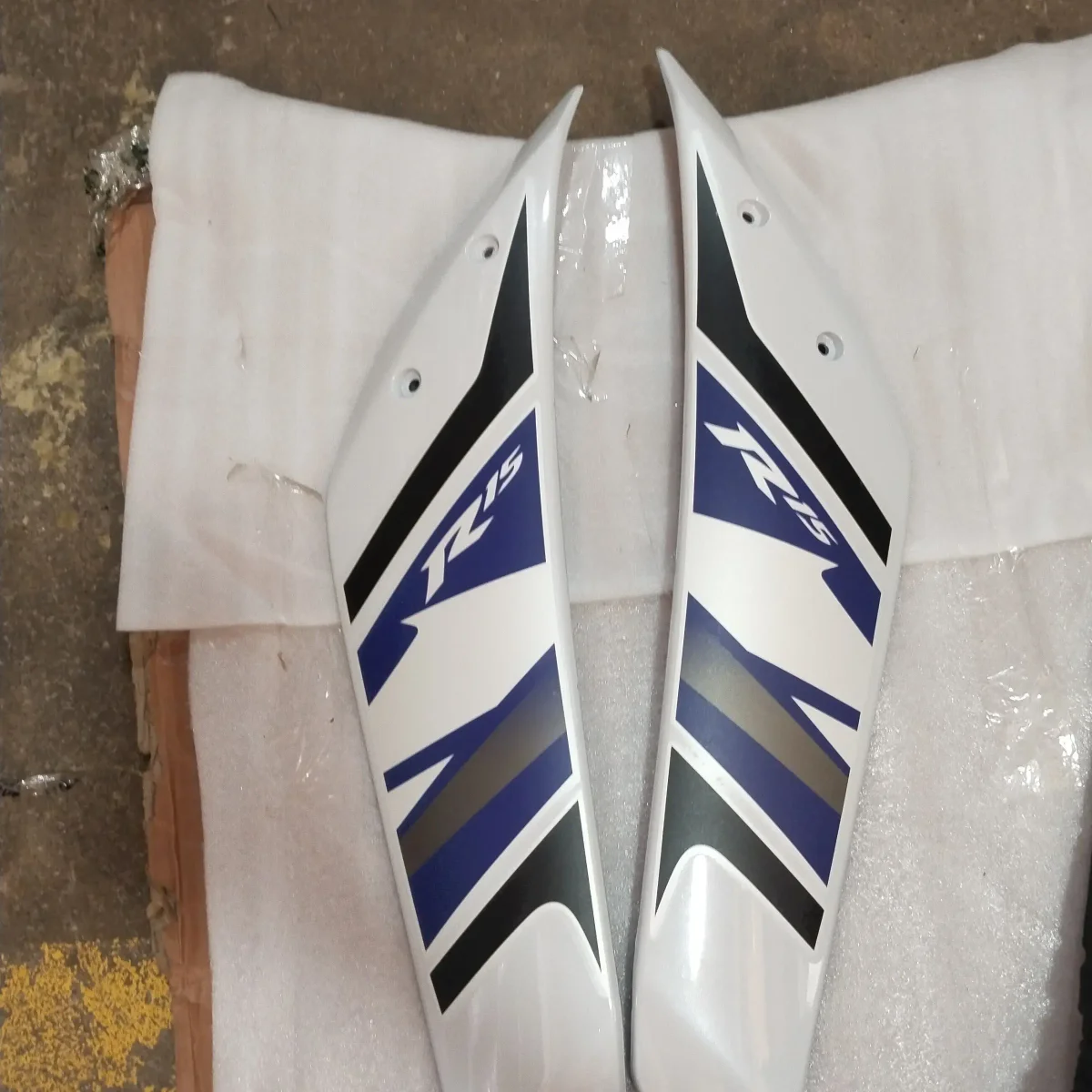 R15 V2 PANEL 1&2 WHITE/BLUE