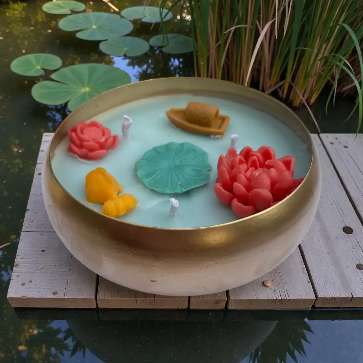 ROUND URLI LOTUS POND CANDLE