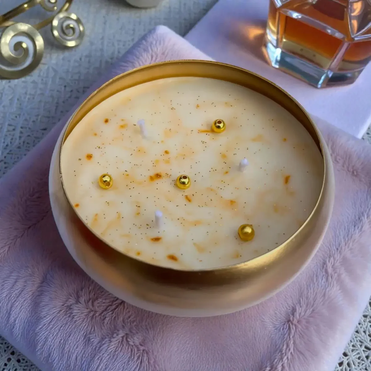 ROUND URLI ROYAL OUDH CANDLE