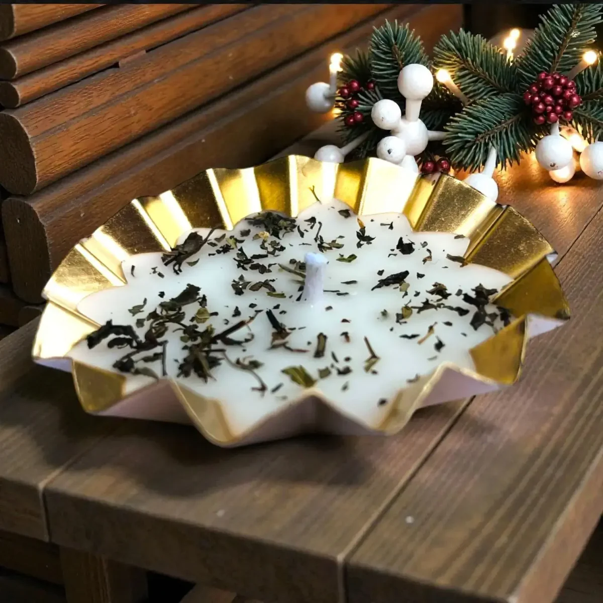 URLI DIYA CARIBBEAN TEAKWOOD & AMBER CANDLE
